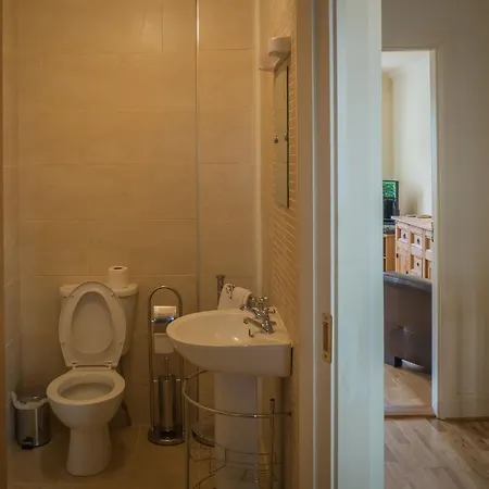 17 Canons Lane *