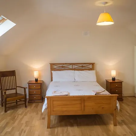 17 Canons Lane * Clifden