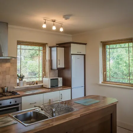 17 Canons Lane * Clifden